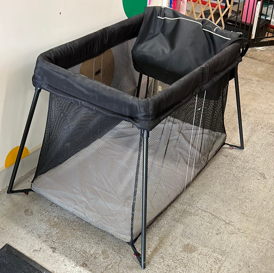 Baby Bjorn Travel Crib Playard, Black