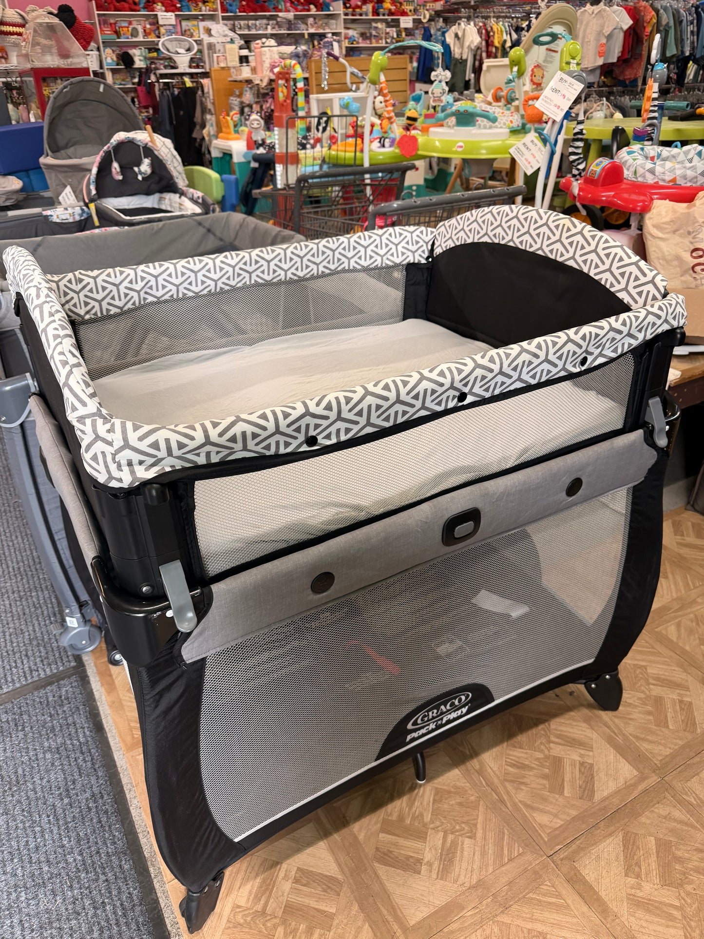 Graco Newborn2Toddler Playard