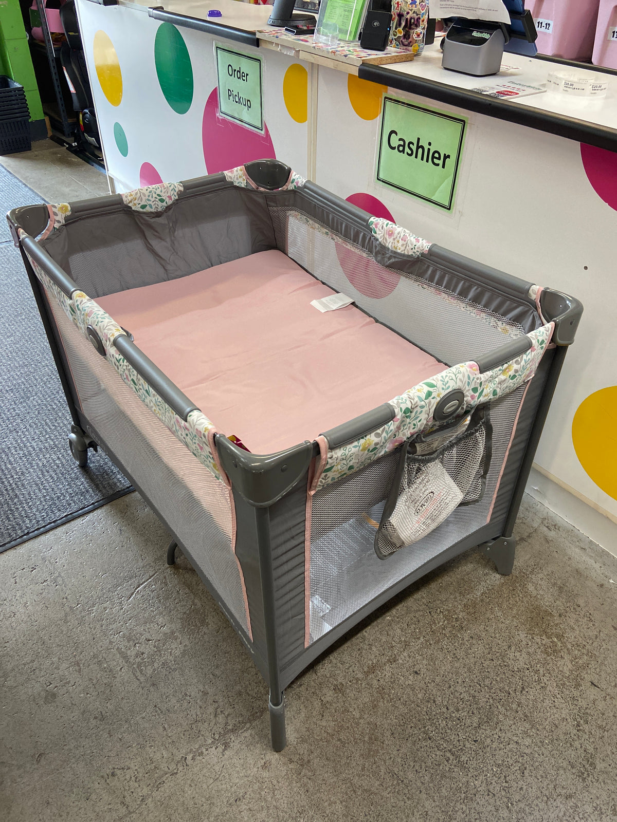 Graco Playard, Gray/Pink