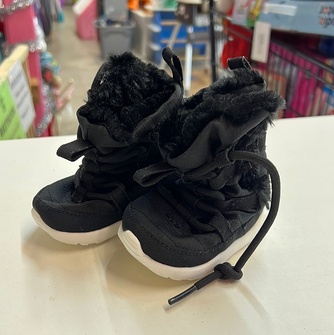 Nike Boots With Fur, Size 3