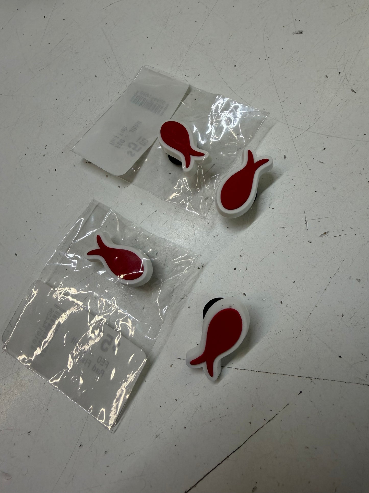 New Fighting Eel Charm, Red Fish