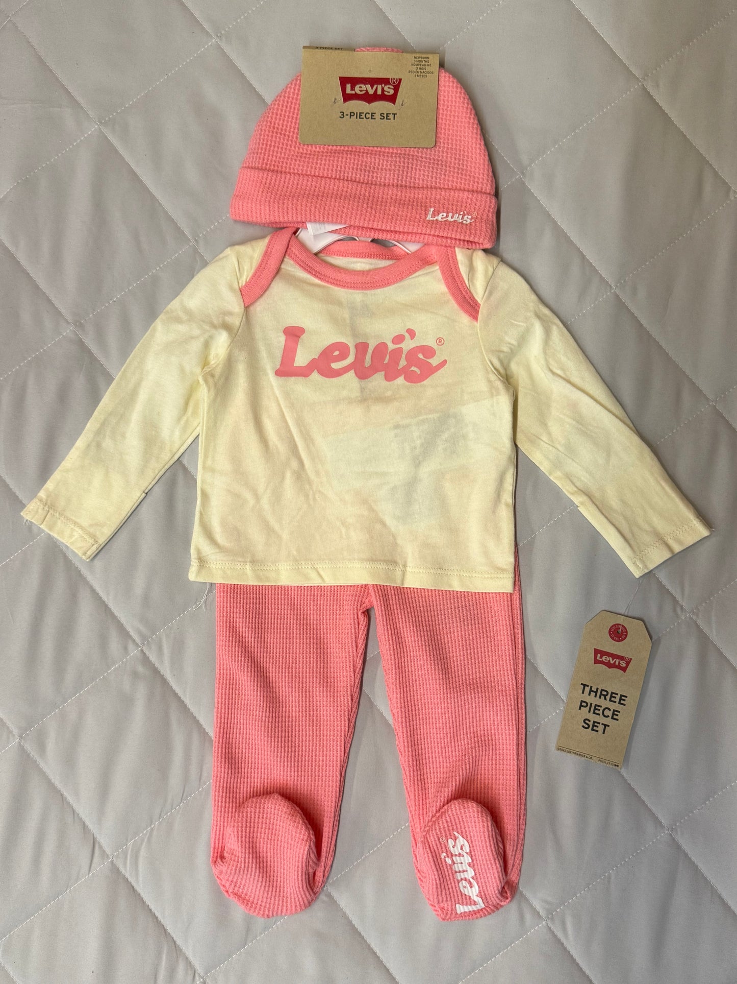 New Levi’s, 0-3 months
