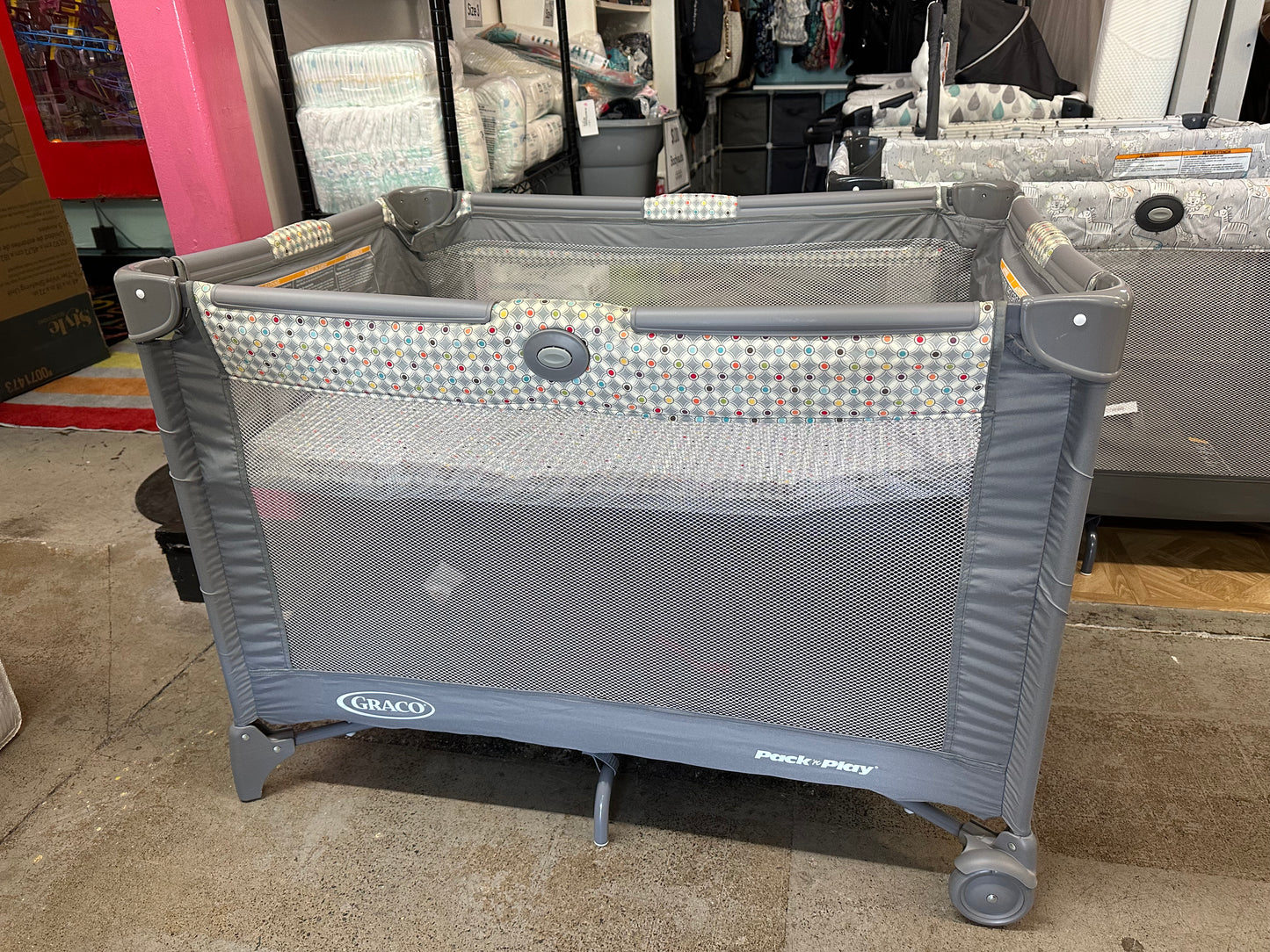 Graco Playard, Pasadena Fashion