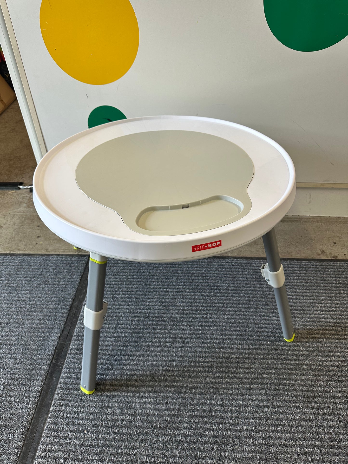 Skip Hop Table