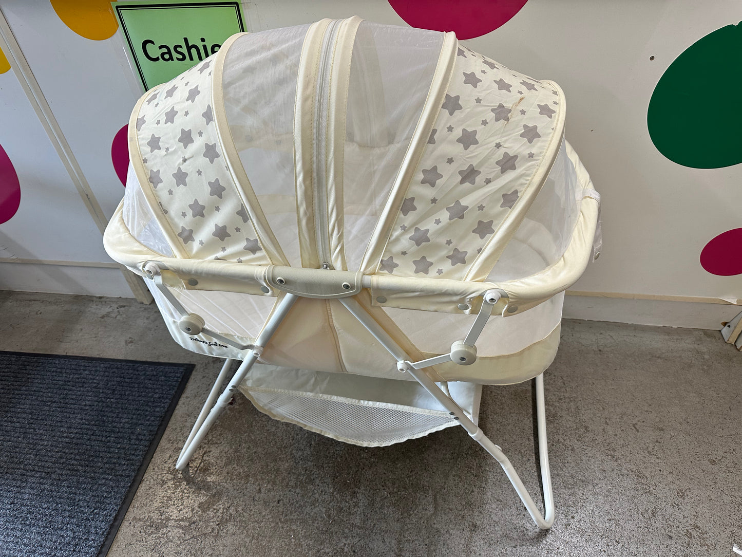 Dream on Me Bassinet, Stars