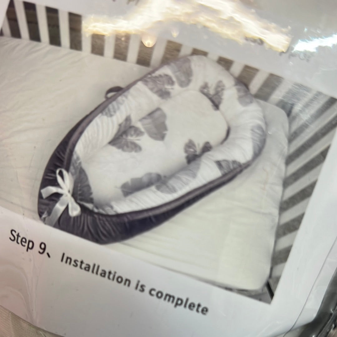 New Baby Lounger, White Animals