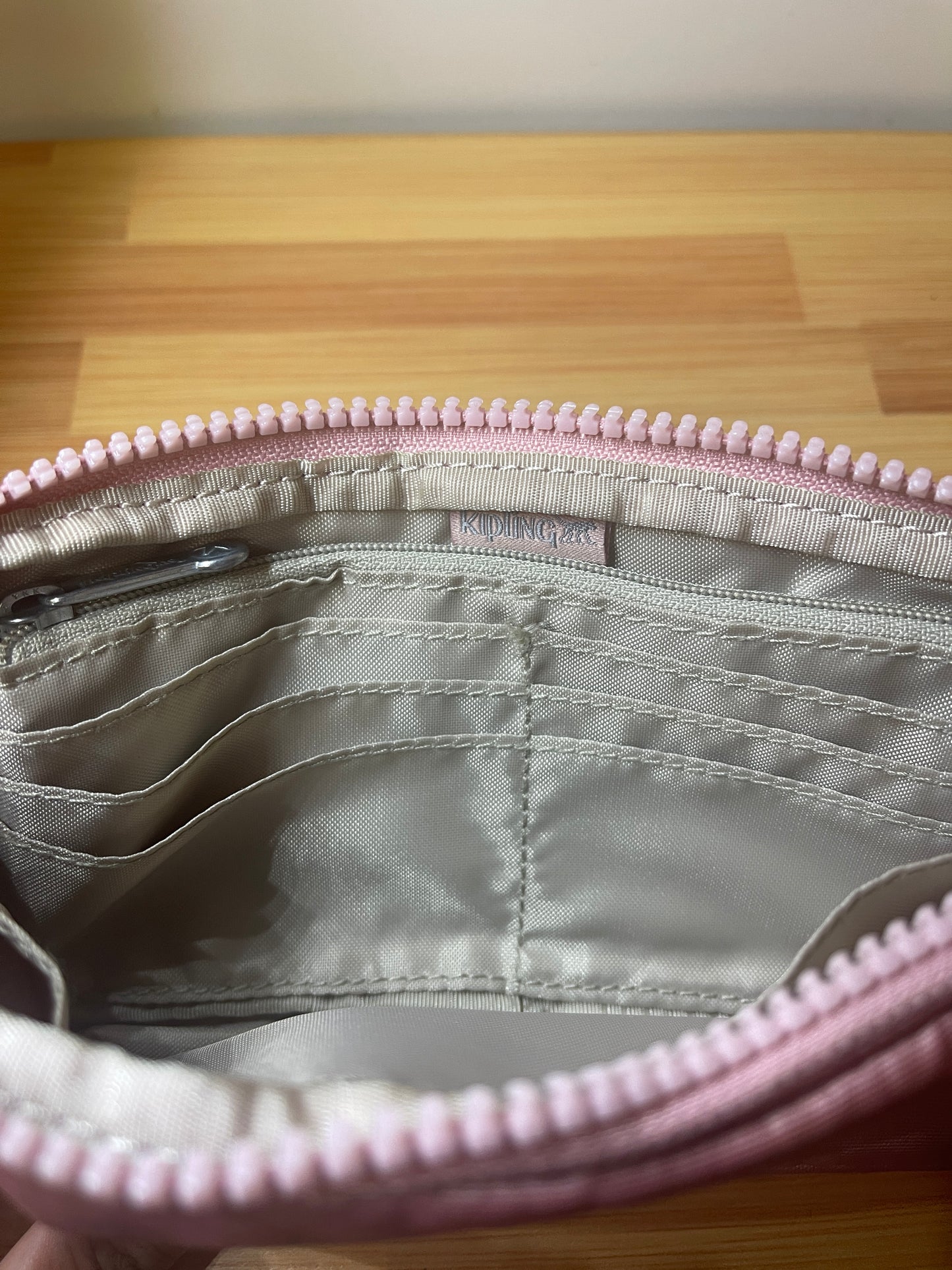 Kipling Metalic Wristlet