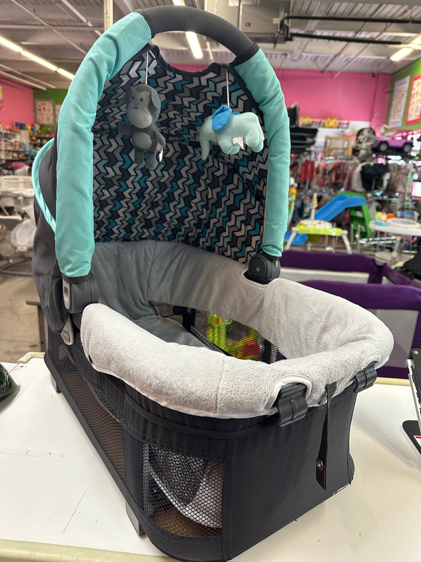 Baby Trend Bassinet, Chevron