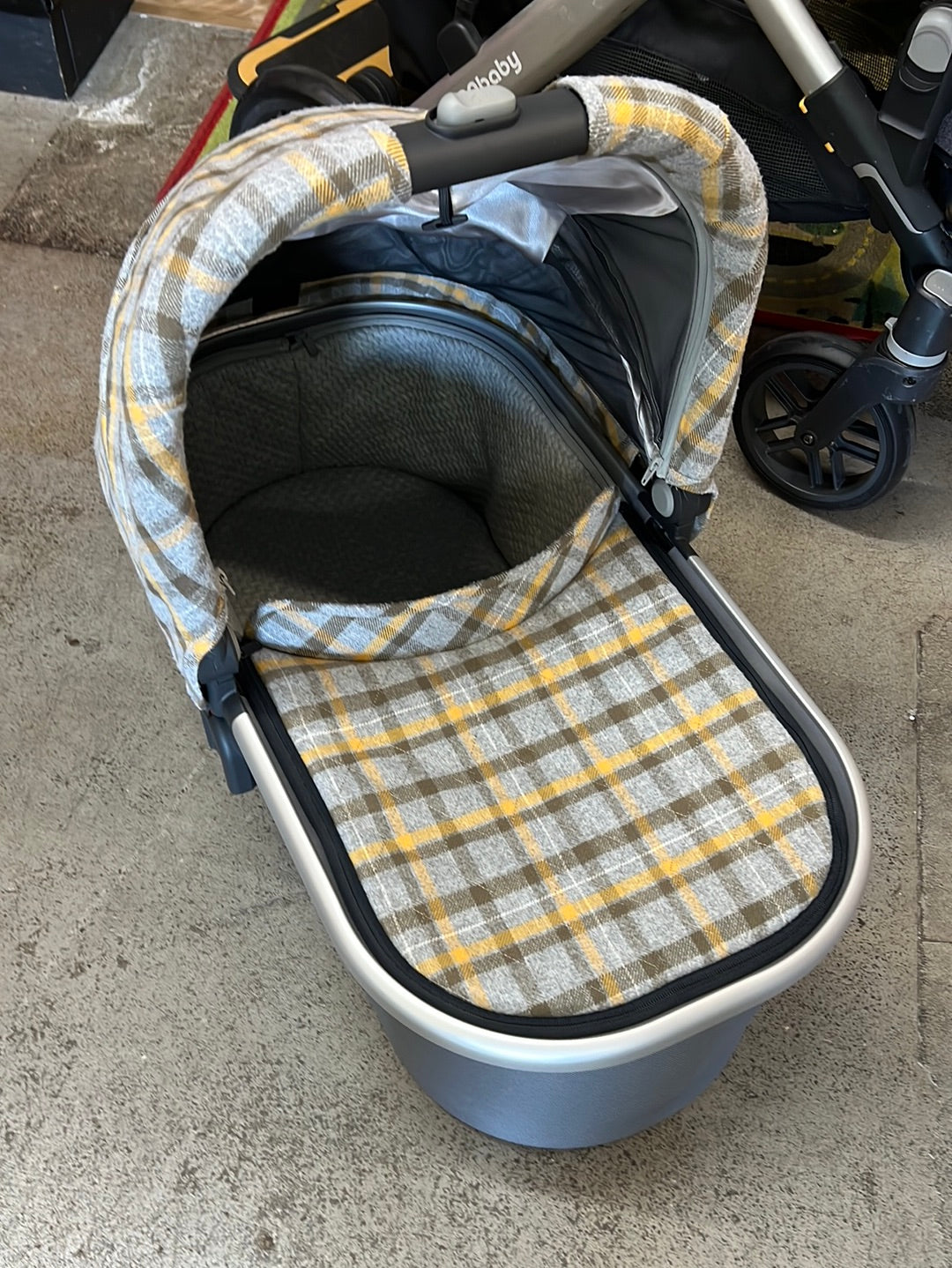 Uppababy Vista Double Stroller + Bassinet
