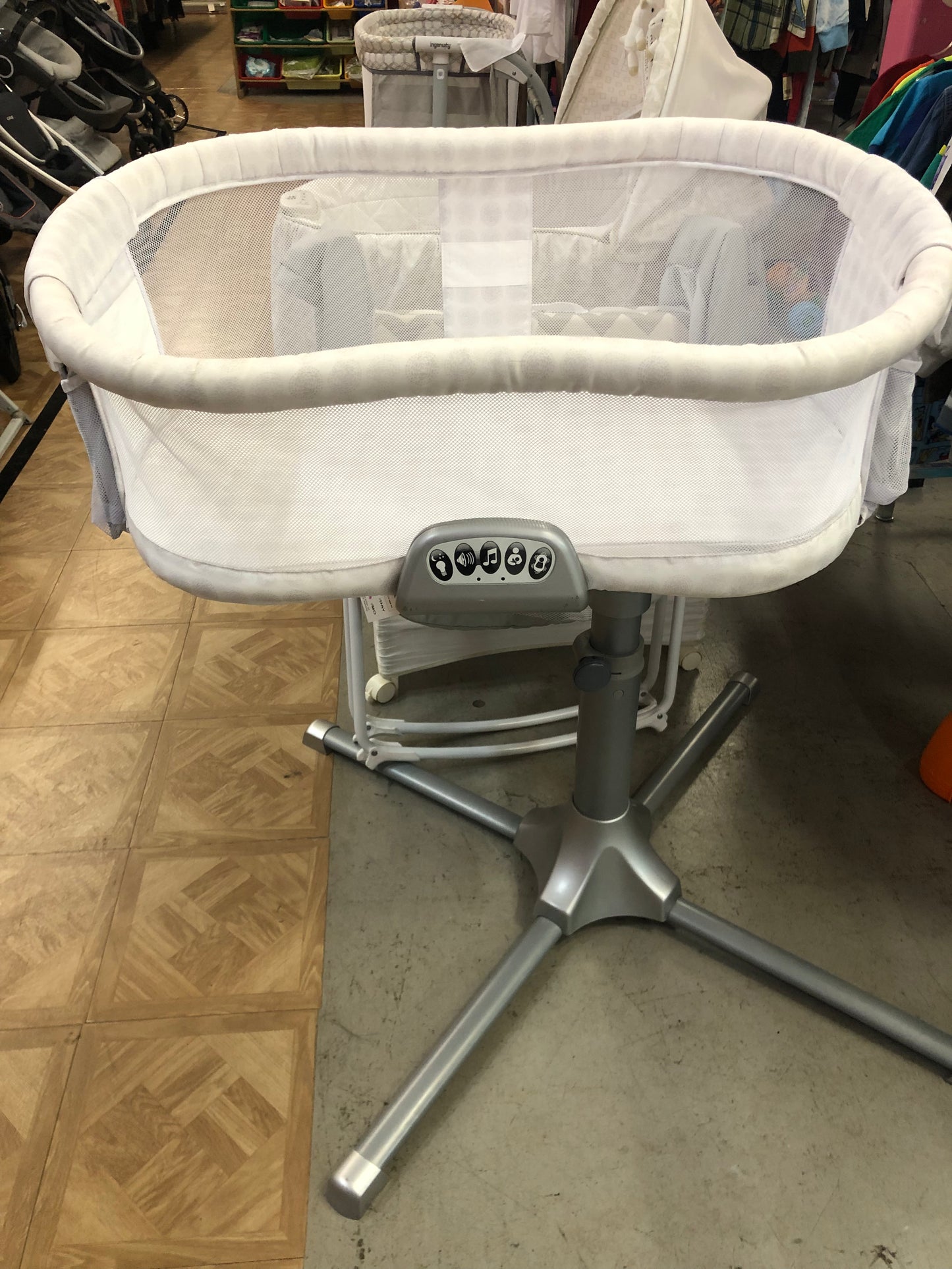 Halo Swivel Bassinet, Grey Dots