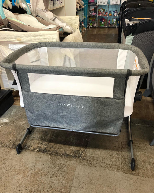 Baby Delight Beside Me Dreamer Bassinet and Bedside Sleeper