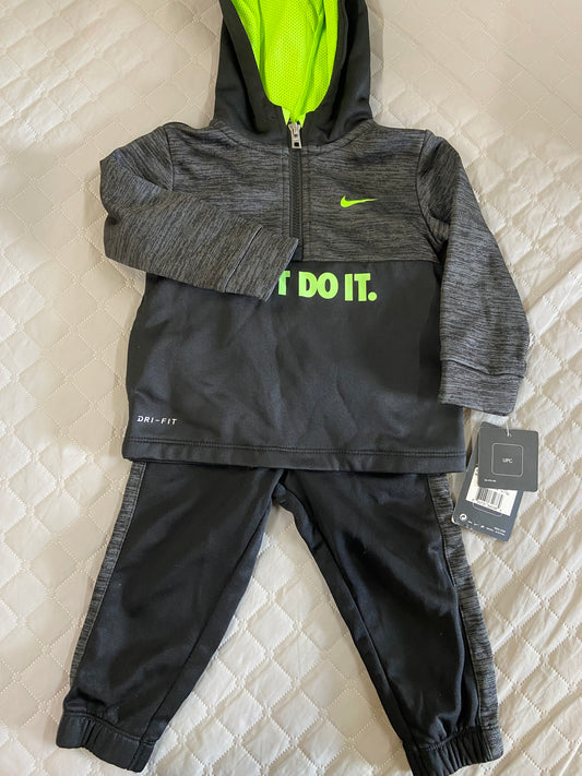 New Nike Black 2 Piece Set, 18m