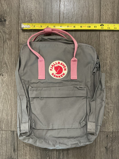 Fjallraven Kanken Mini Bag Light Gray With Pink Straps – Caterkids Hawaii