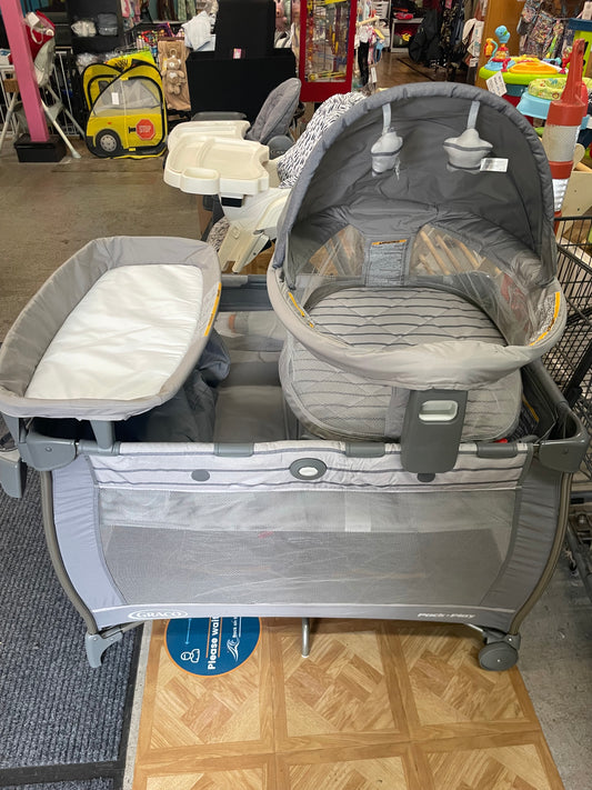 Graco Travel Dome Playard, Gray