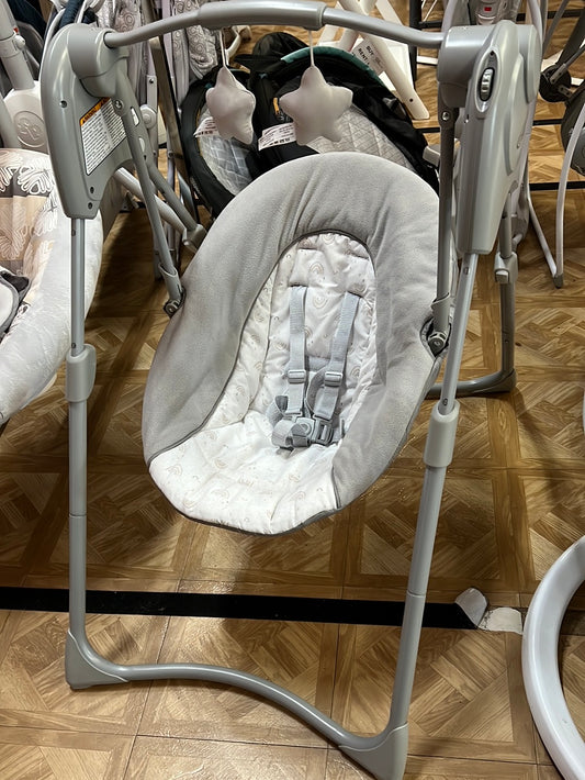 Graco Slim Spaces Swing, Rainbows