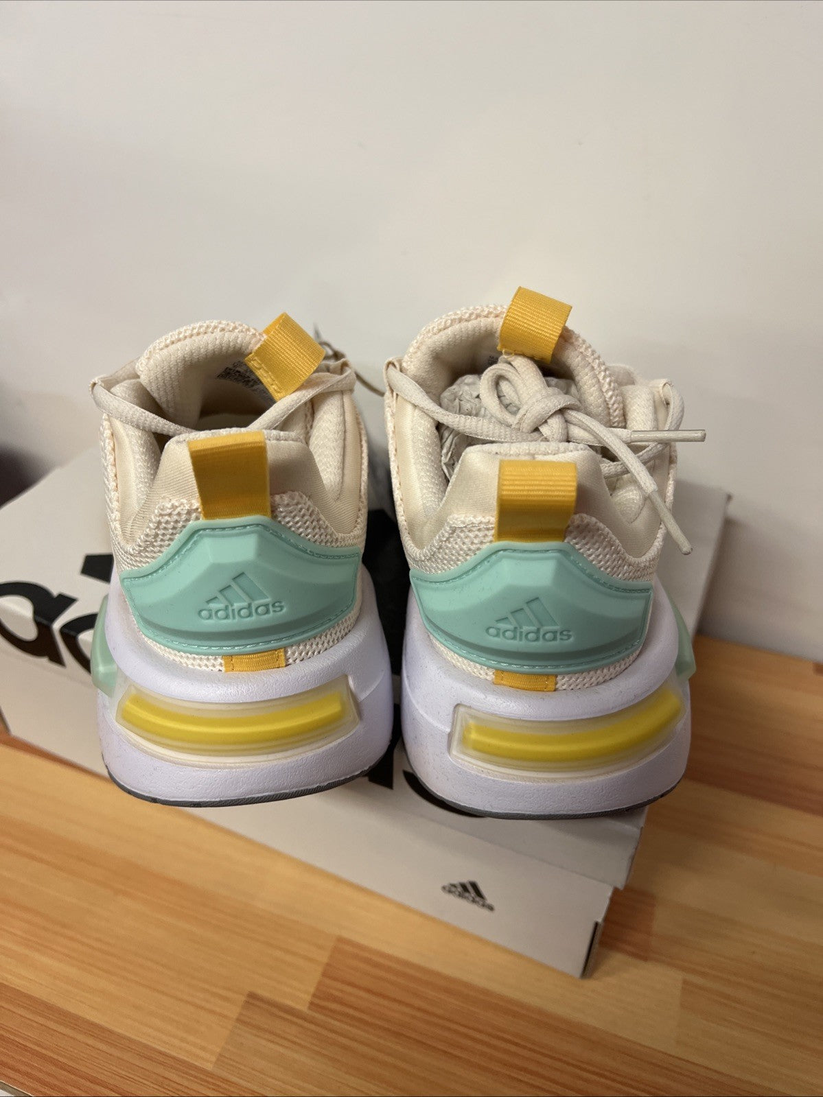 Adidas Racer TR23 Womens Mesh Athletic Shoes Sneakers, Cream Yellow Mint Size 5