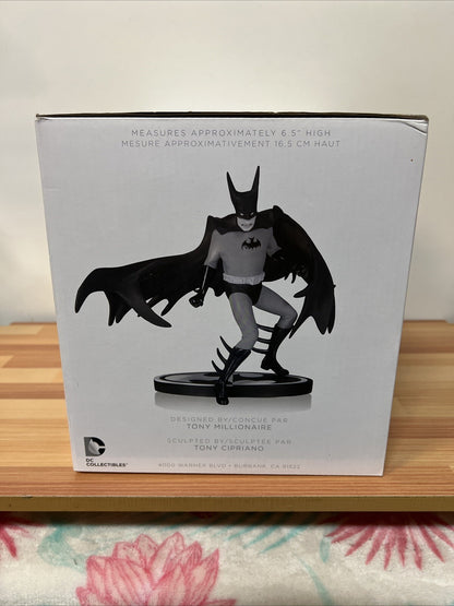 DC Collectibles BATMAN Black & White Statue Entertainment Earth Tony Millionaire