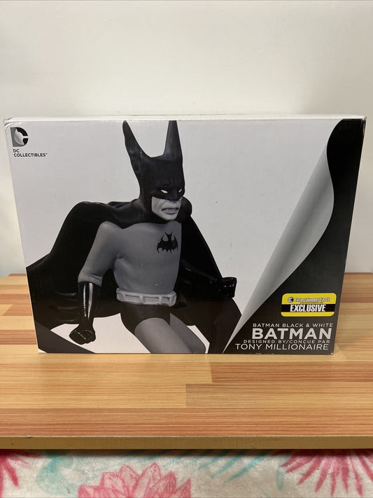 DC Collectibles BATMAN Black & White Statue Entertainment Earth Tony Millionaire