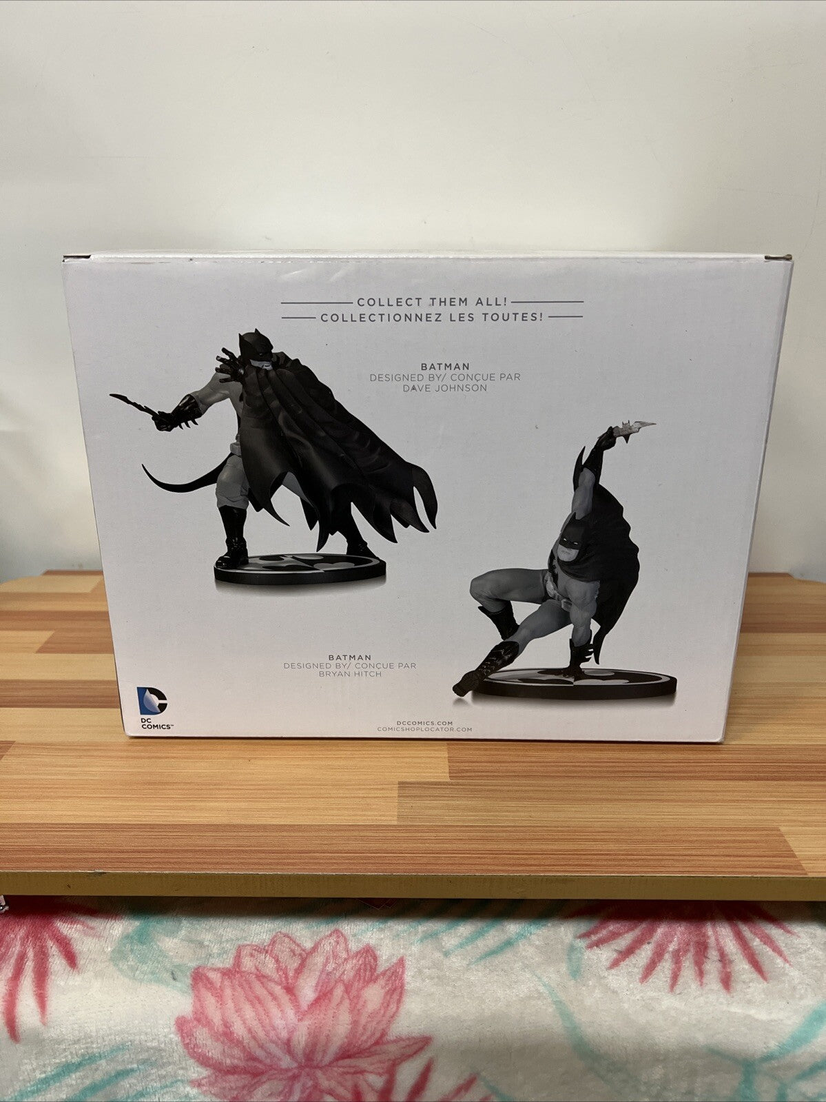 DC Collectibles BATMAN Black & White Statue Entertainment Earth Tony Millionaire