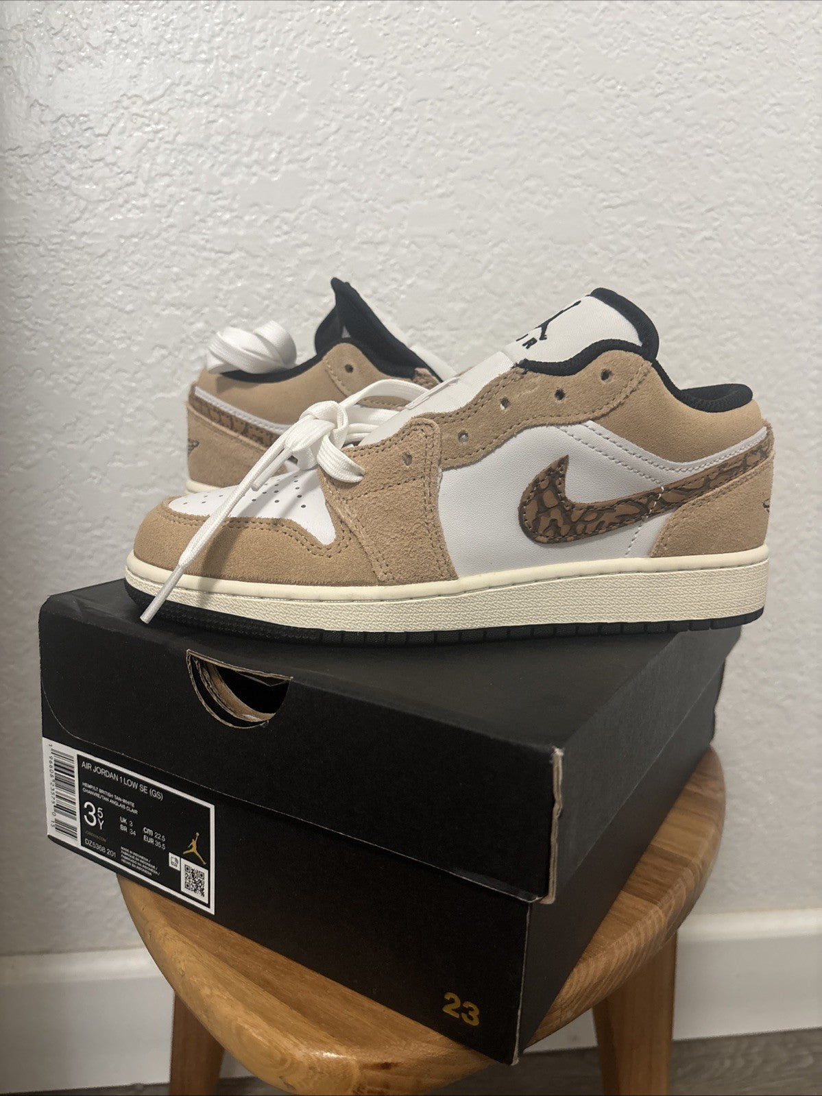 *NEW* Youth Grade-School Air Jordan 1 Low SE (GS) Brown /White (DZ5368 201), 3.5