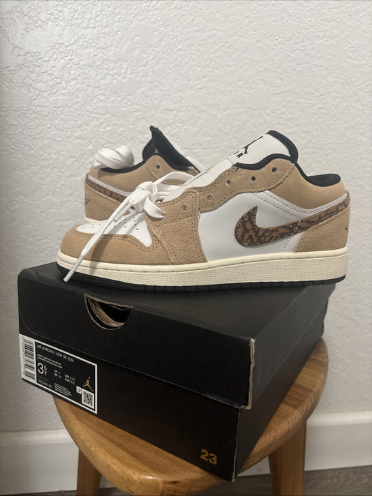 *NEW* Youth Grade-School Air Jordan 1 Low SE (GS) Brown /White (DZ5368 201), 3.5