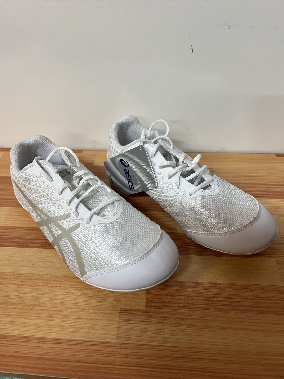 ASICS Ultralyte Cheer 2 Shoes White Silver Q559N 0193 Women NWT Size 5.5