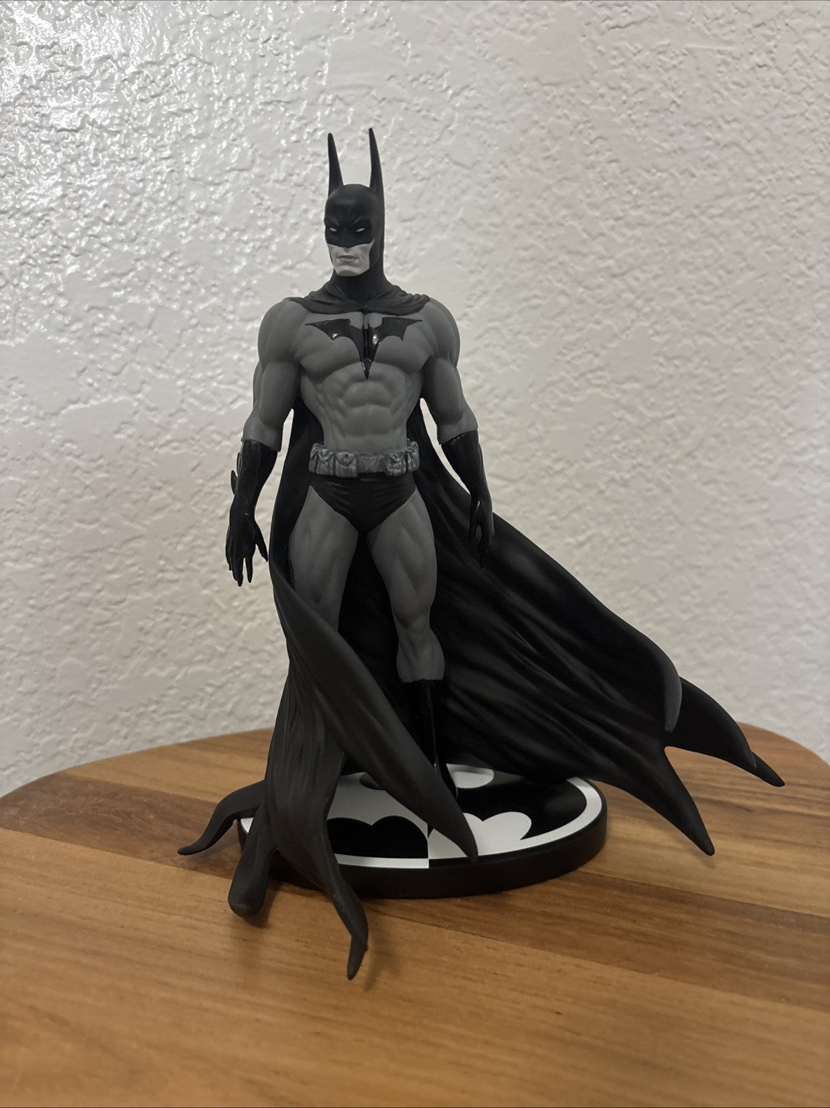 BATMAN BLACK & WHITE STATUE MICHAEL TURNER #2855/5200 LIMITED ED DC COLLECT 2014