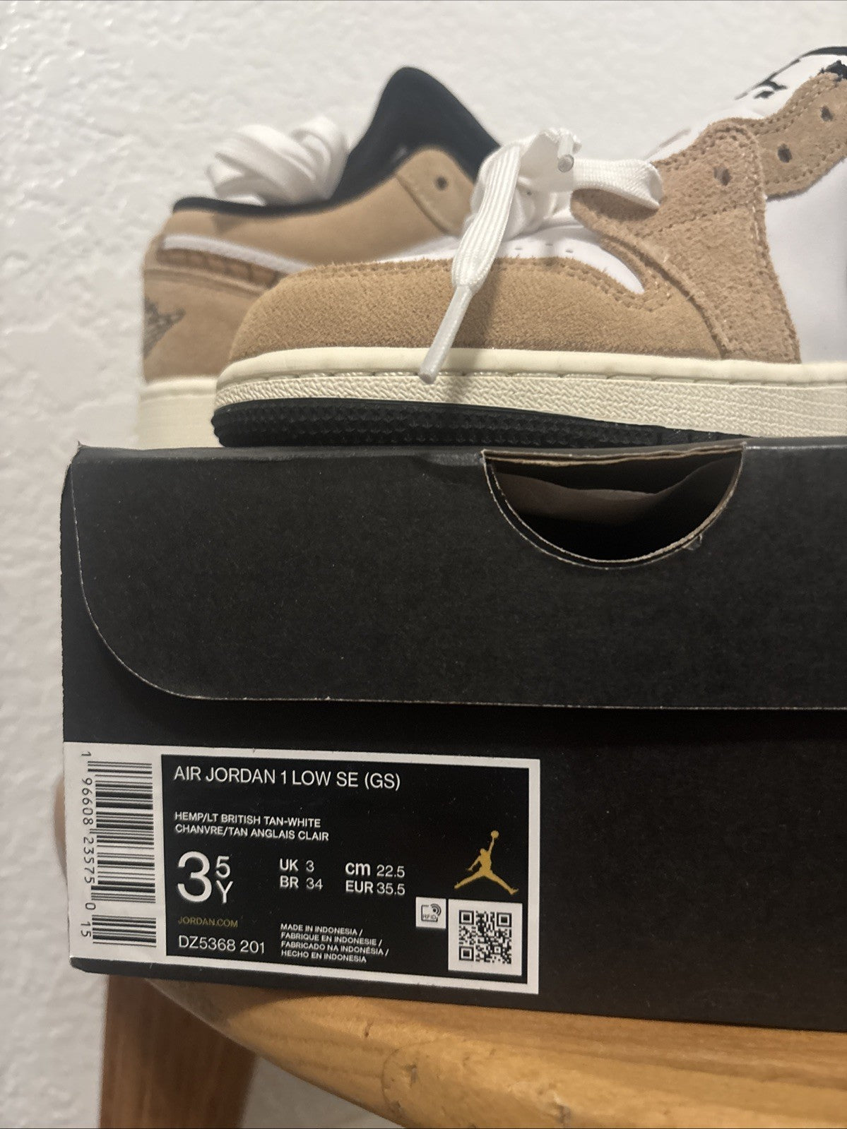 *NEW* Youth Grade-School Air Jordan 1 Low SE (GS) Brown /White (DZ5368 201), 3.5