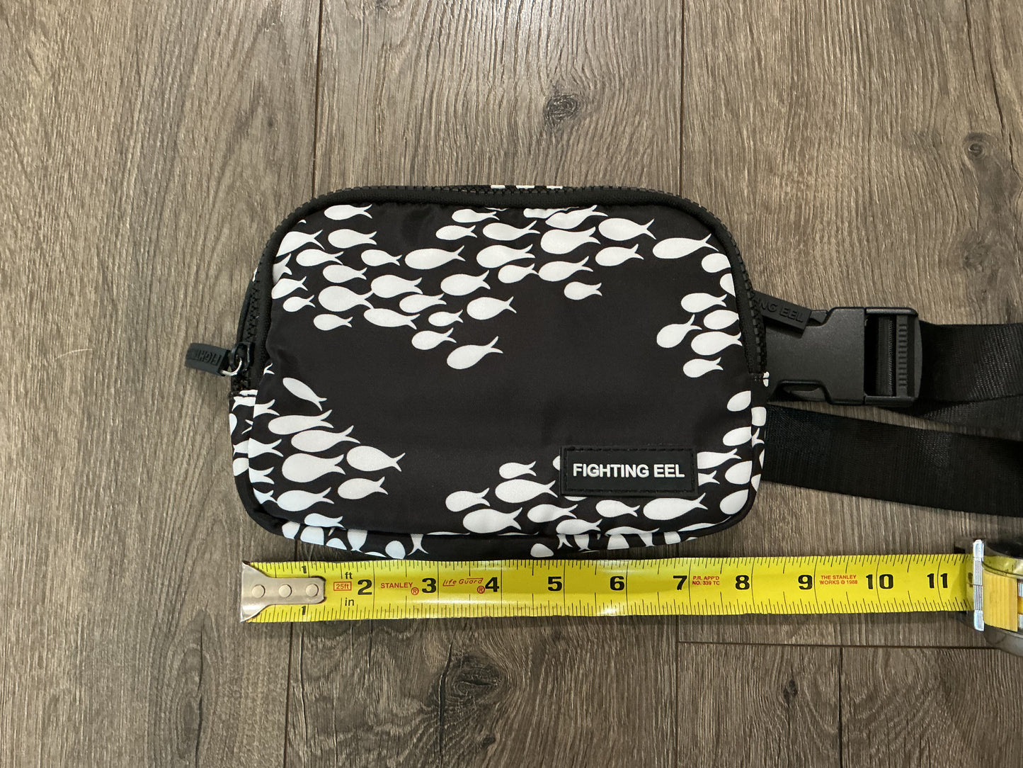 Fighting Eel side pouch fanny pack black white zipper buckle
