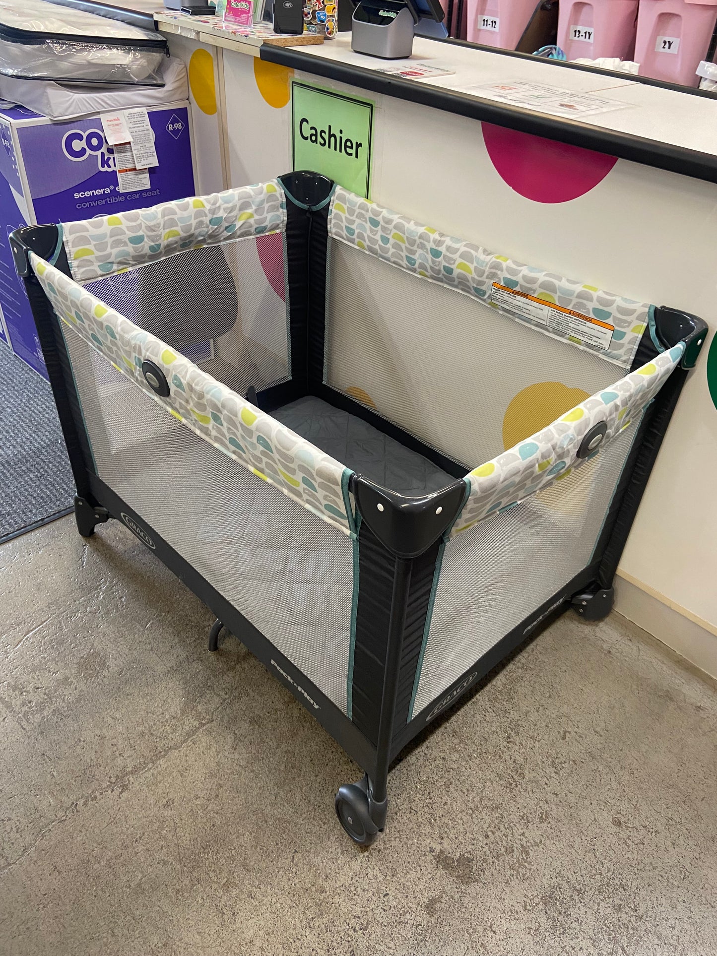 Graco Playard, Blue circles