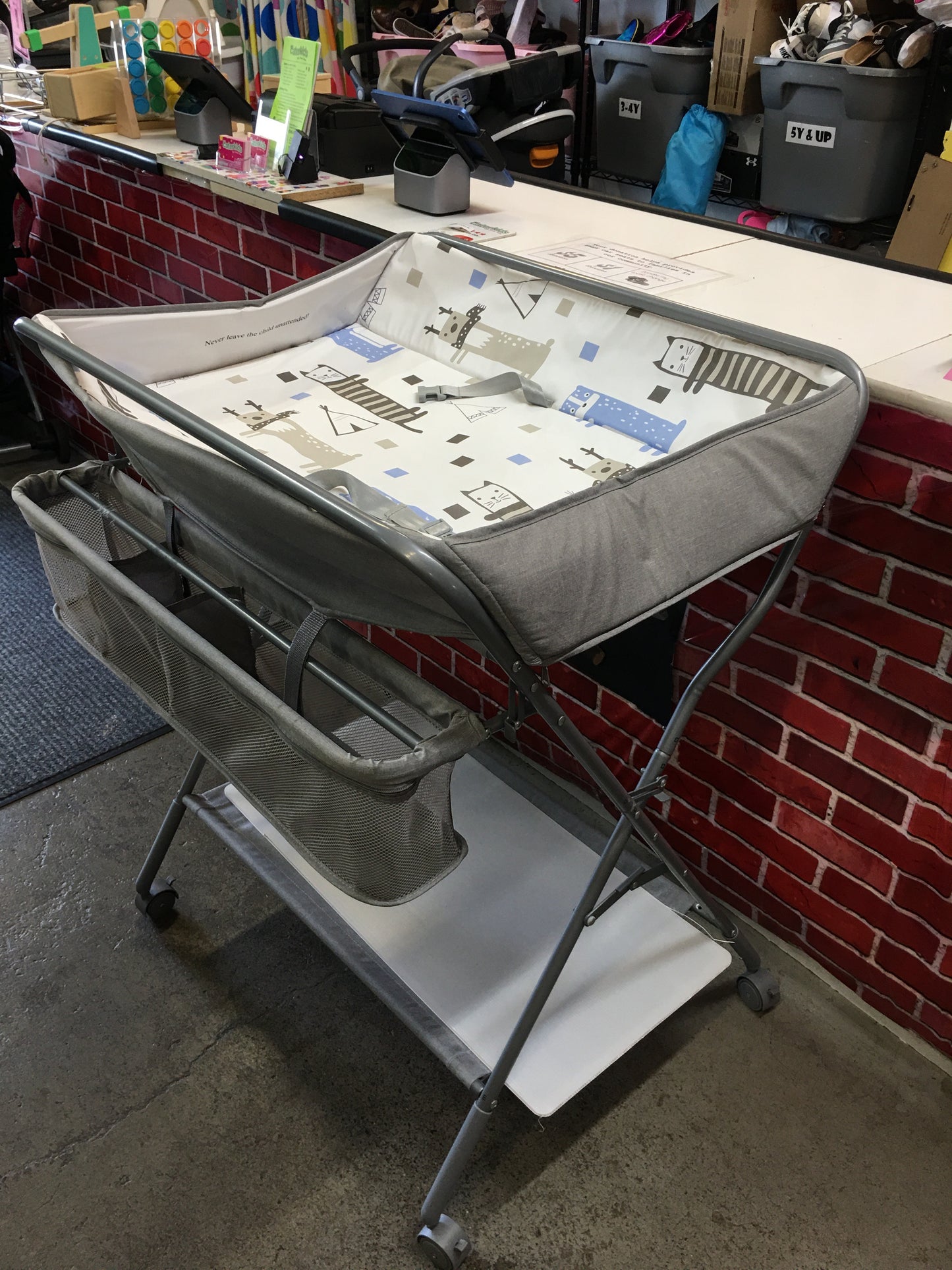 MayDolly Folding Changing Station