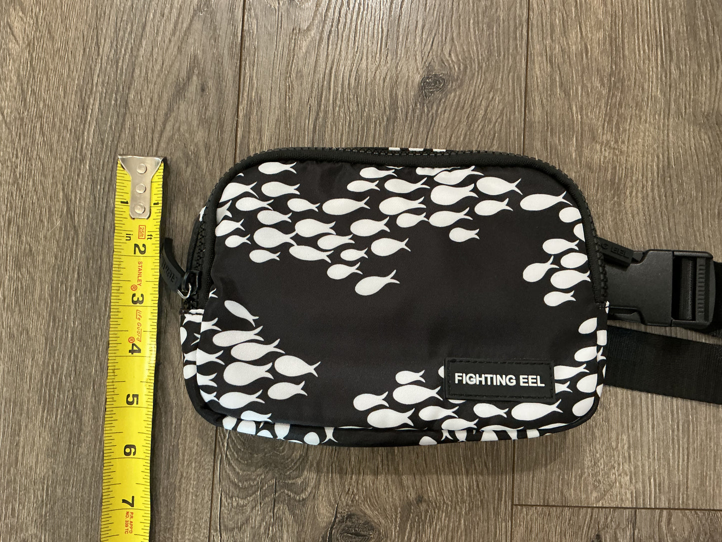 Fighting Eel side pouch fanny pack black white zipper buckle