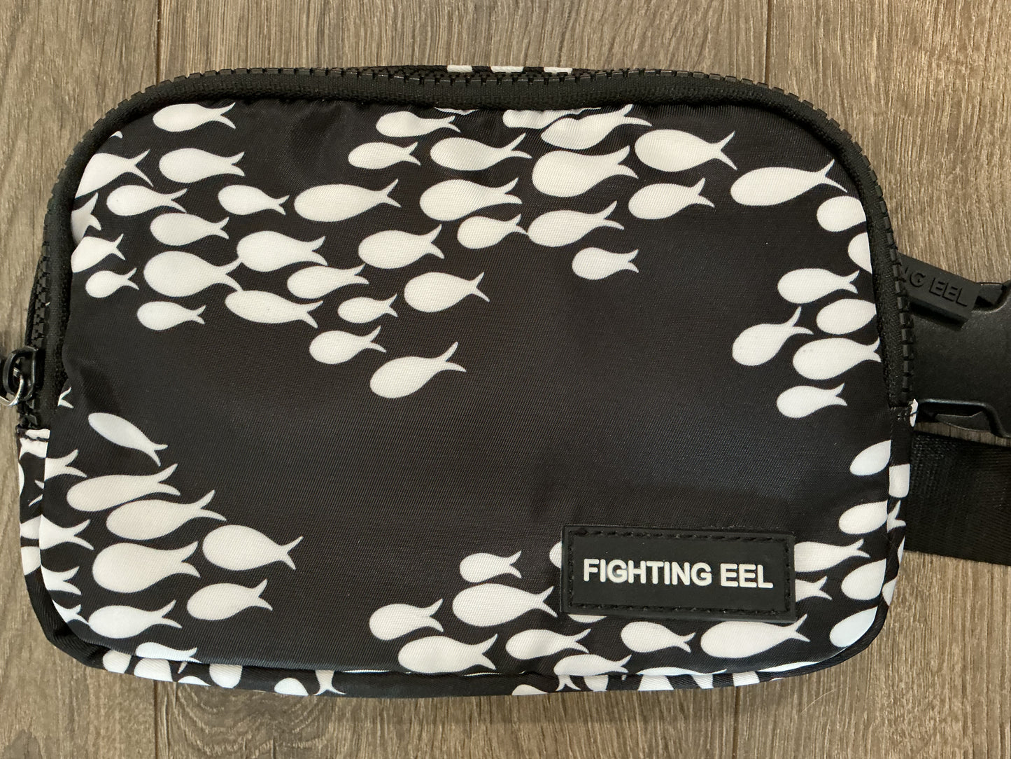 Fighting Eel side pouch fanny pack black white zipper buckle