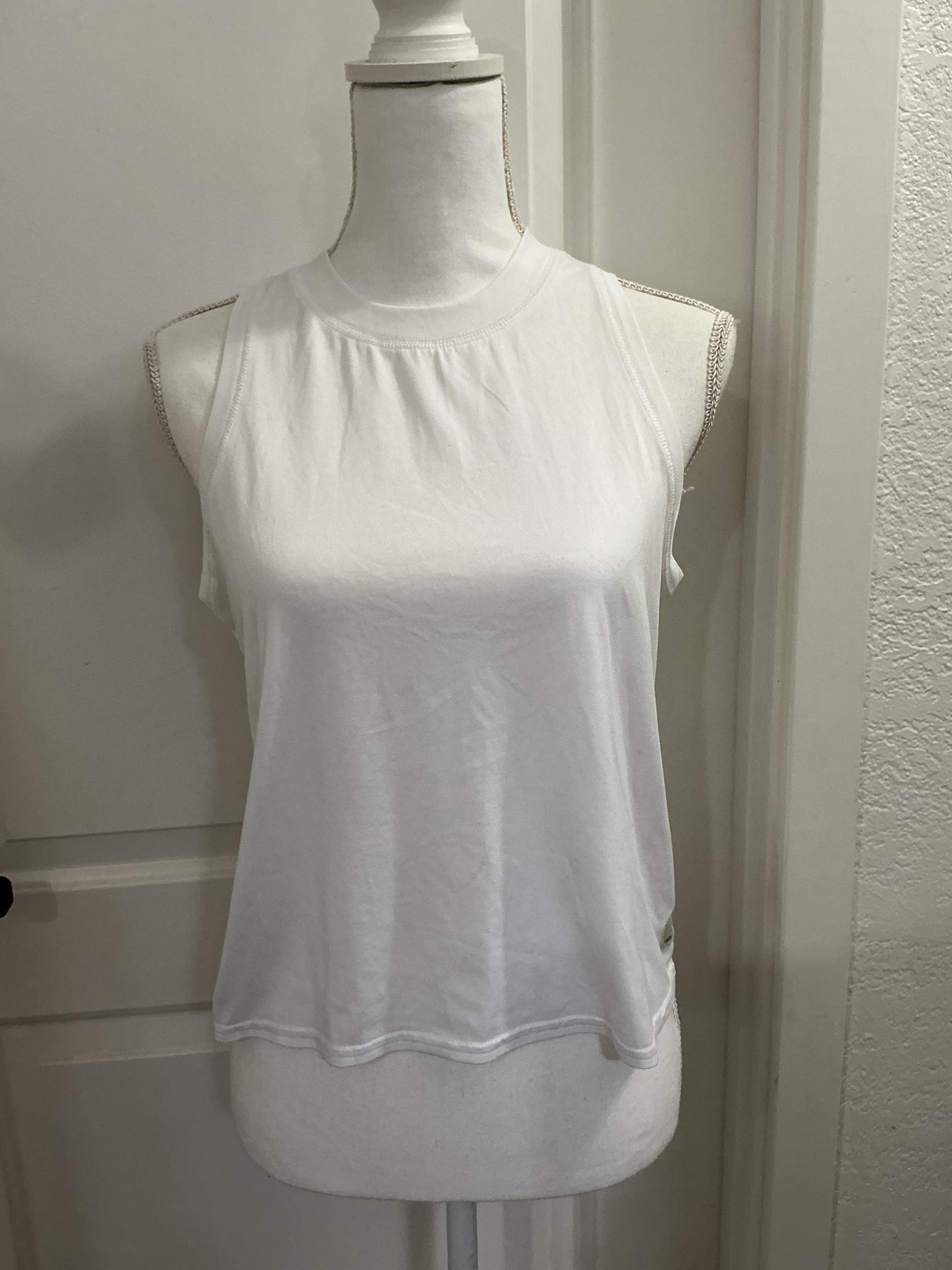 Vuori Women's Energy Top White Sz Small NWT MSRP $52