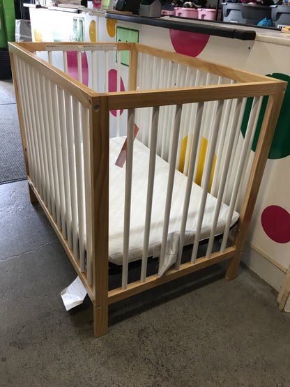 Graco Teddi 4-in-1 Convertible Mini Crib