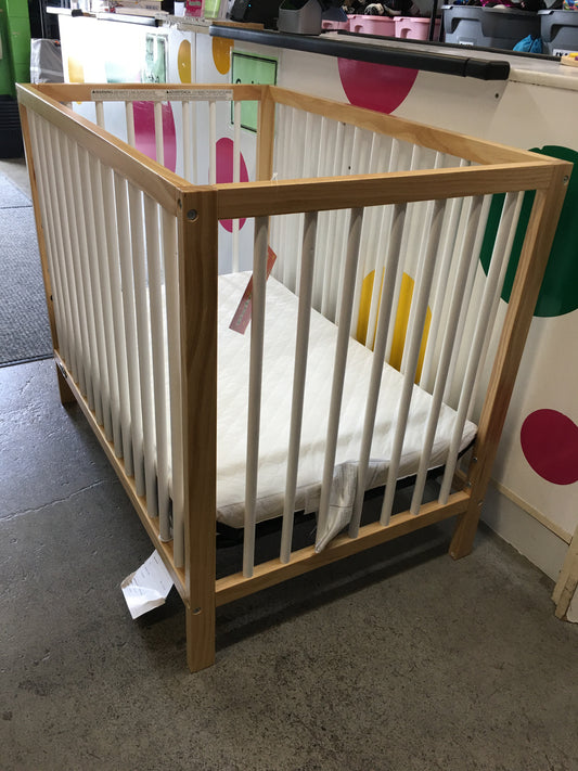 Graco Teddi 4-in-1 Convertible Mini Crib