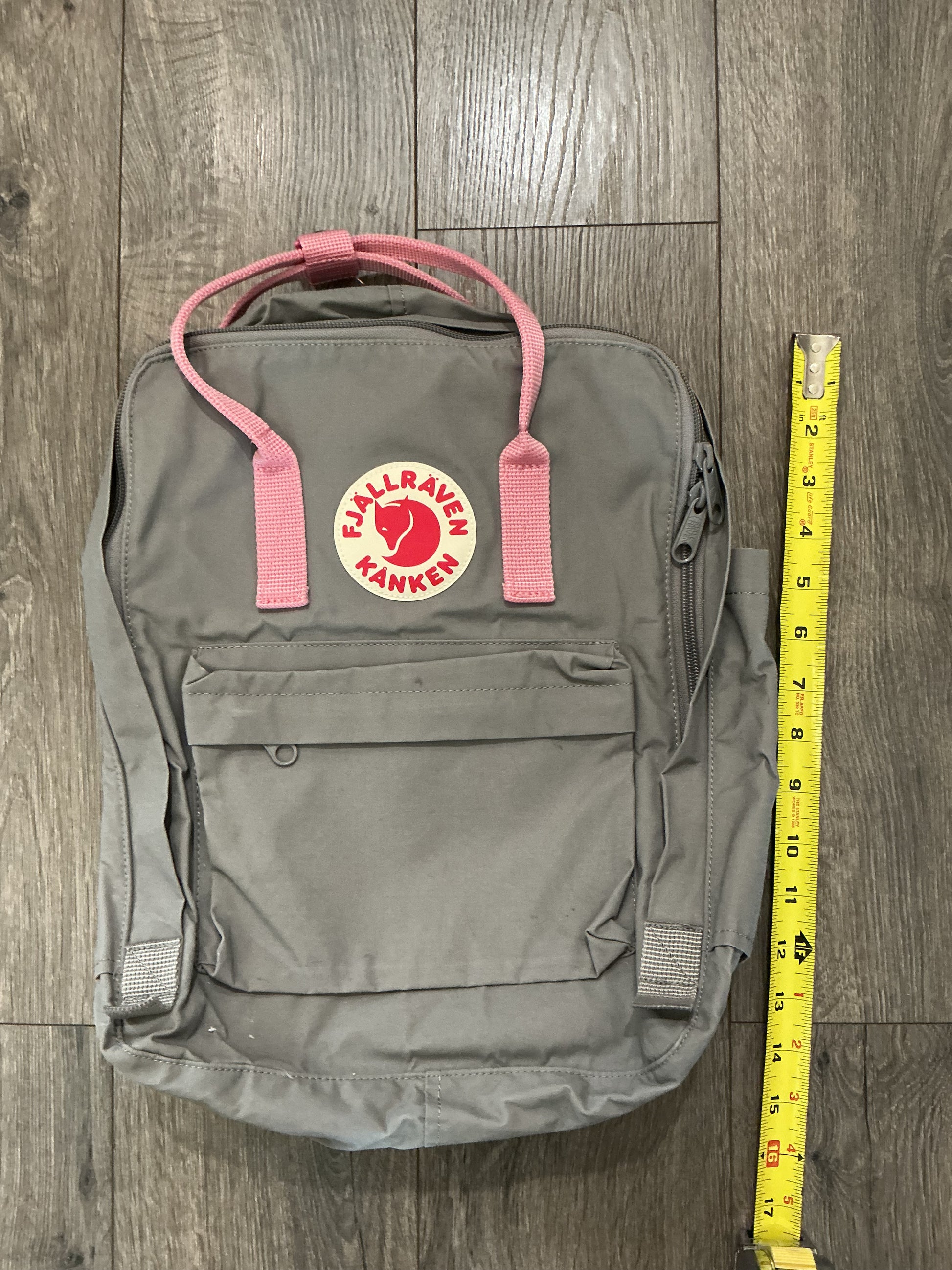 backpack mini kanken Fjallraven Made from durable Vinylon F fabric that resists dirt and moisture Fjallraven - Kanken Mini Classic