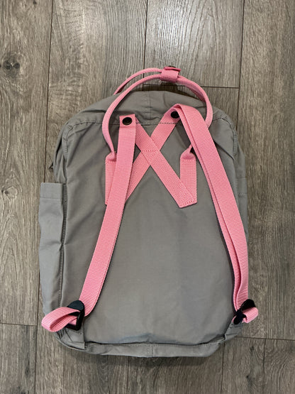 Fjallraven Kanken Mini Bag Light Gray With Pink Straps – Caterkids Hawaii