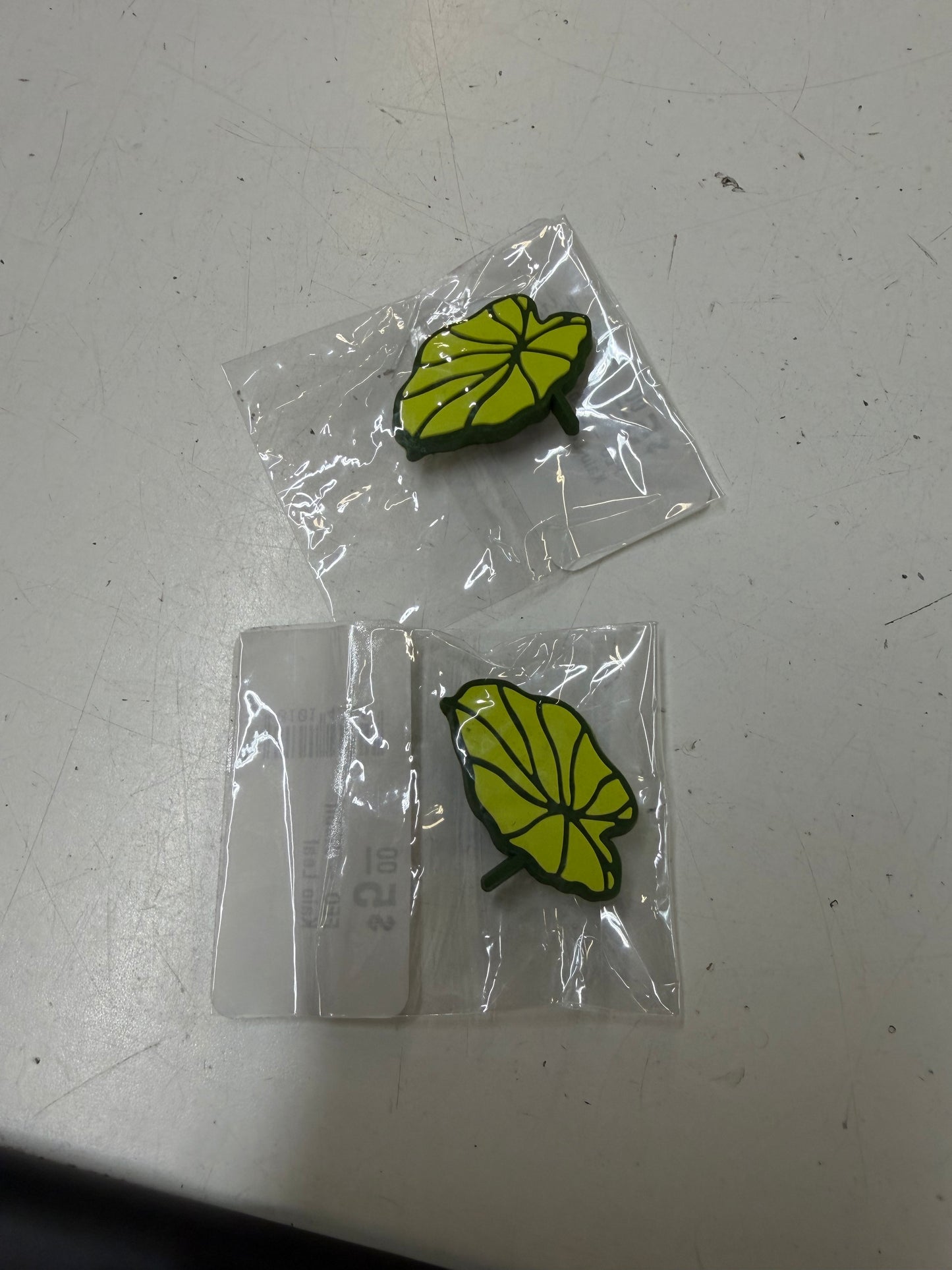 New Fighting Eel Charm, Kalo Leaf