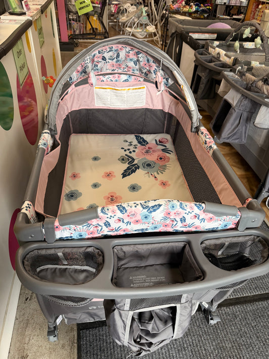 BabyTrend Playard, Flowers