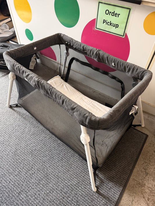 Guava Lotus Everywhere Travel Crib