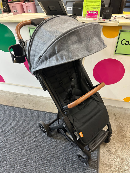 Zoe TRVL-V1 Stroller