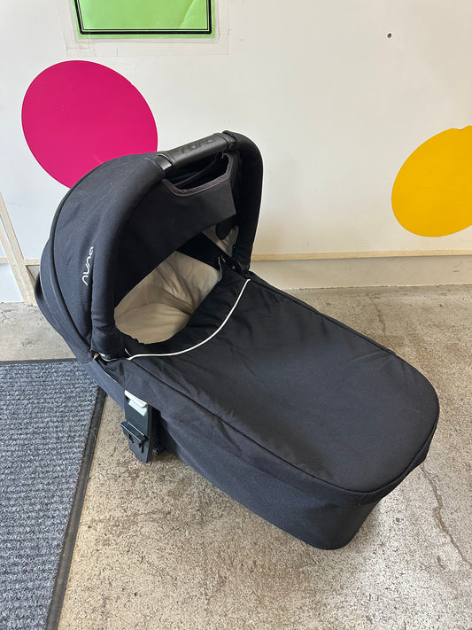 Nuna Mixx2 + Mixx Bassinet