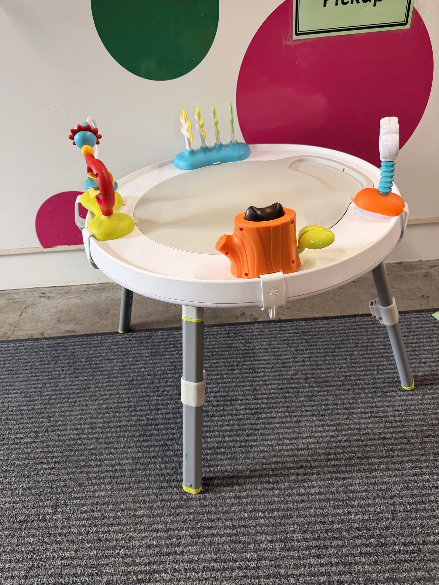 Skip Hop Table