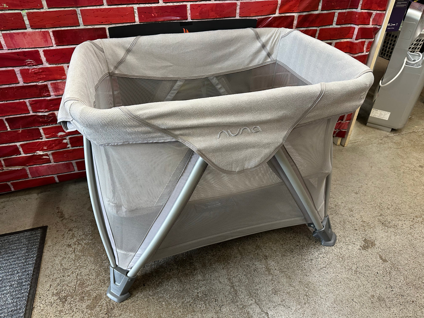 Nuna Sena Aire Mini Playard