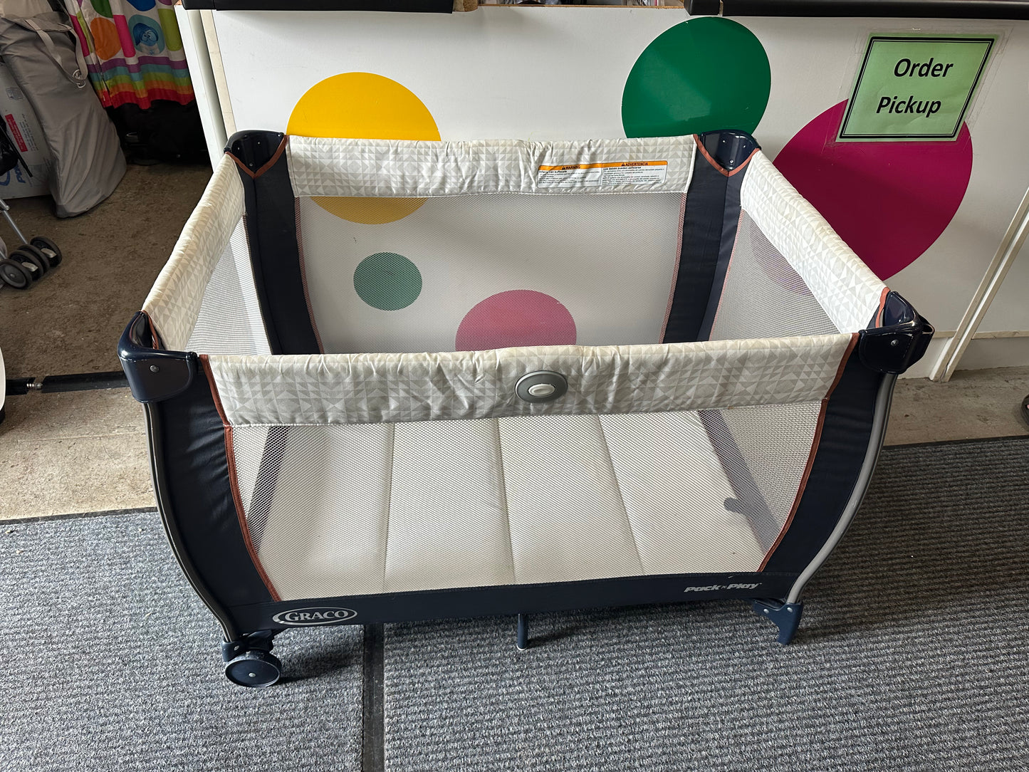 Pet Special Playard, Aztec