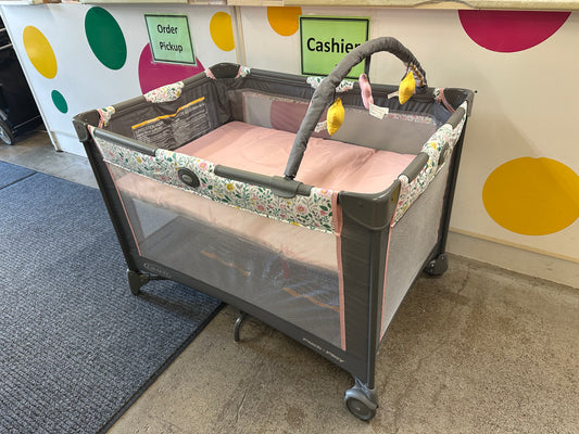 Like New Graco Playard, Floral