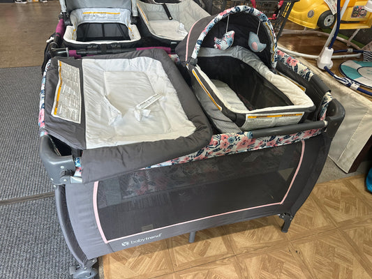 Baby Trend Playard, Flowers