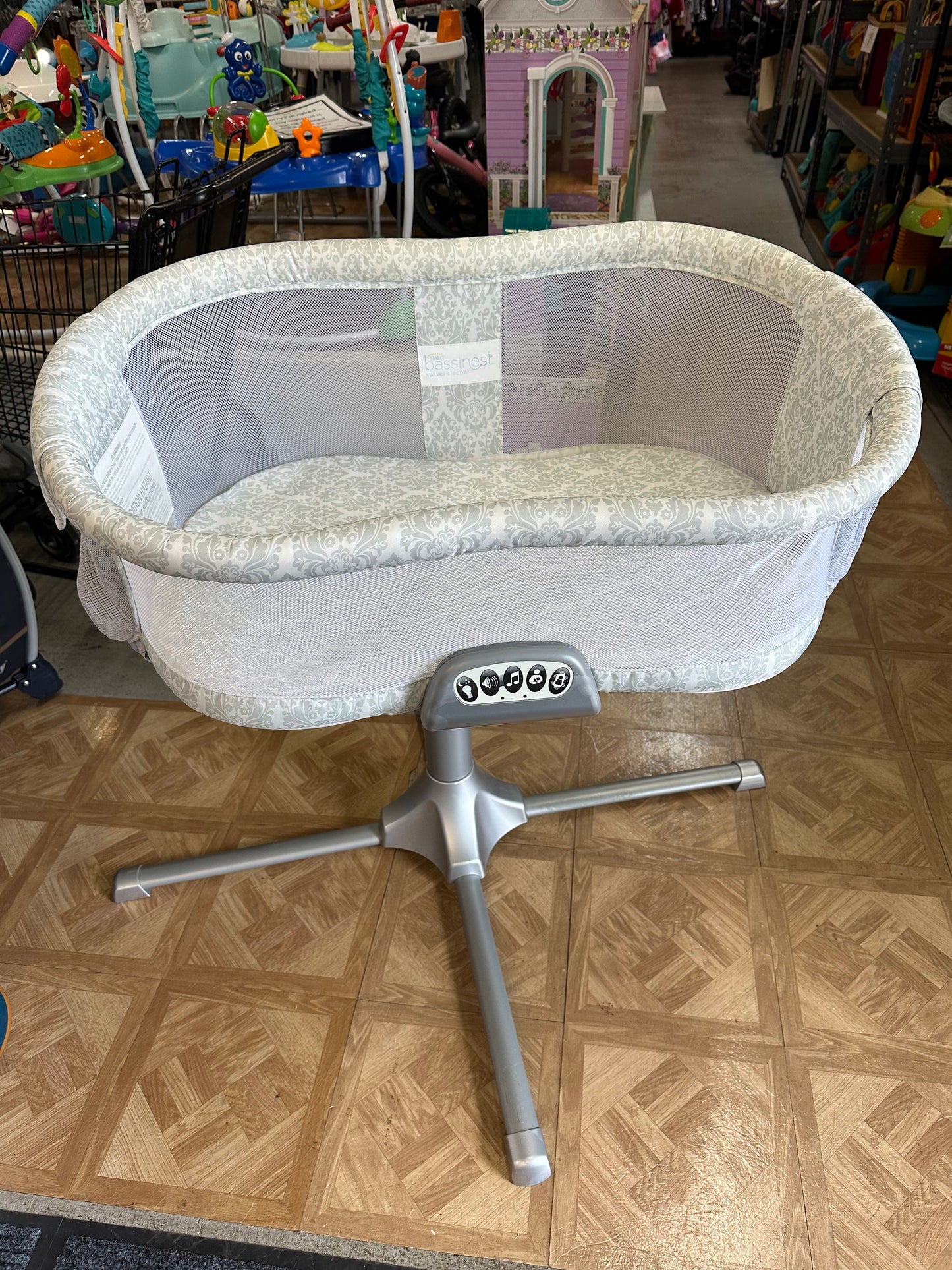 Halo Swivel Bassinet