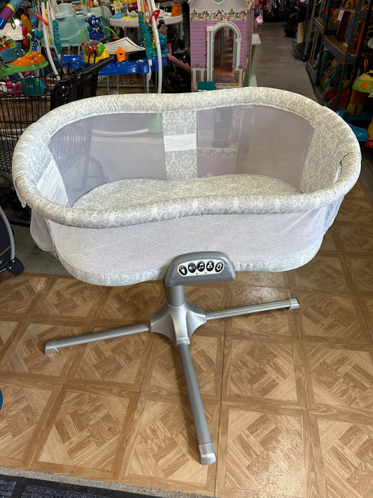 Halo Swivel Bassinet